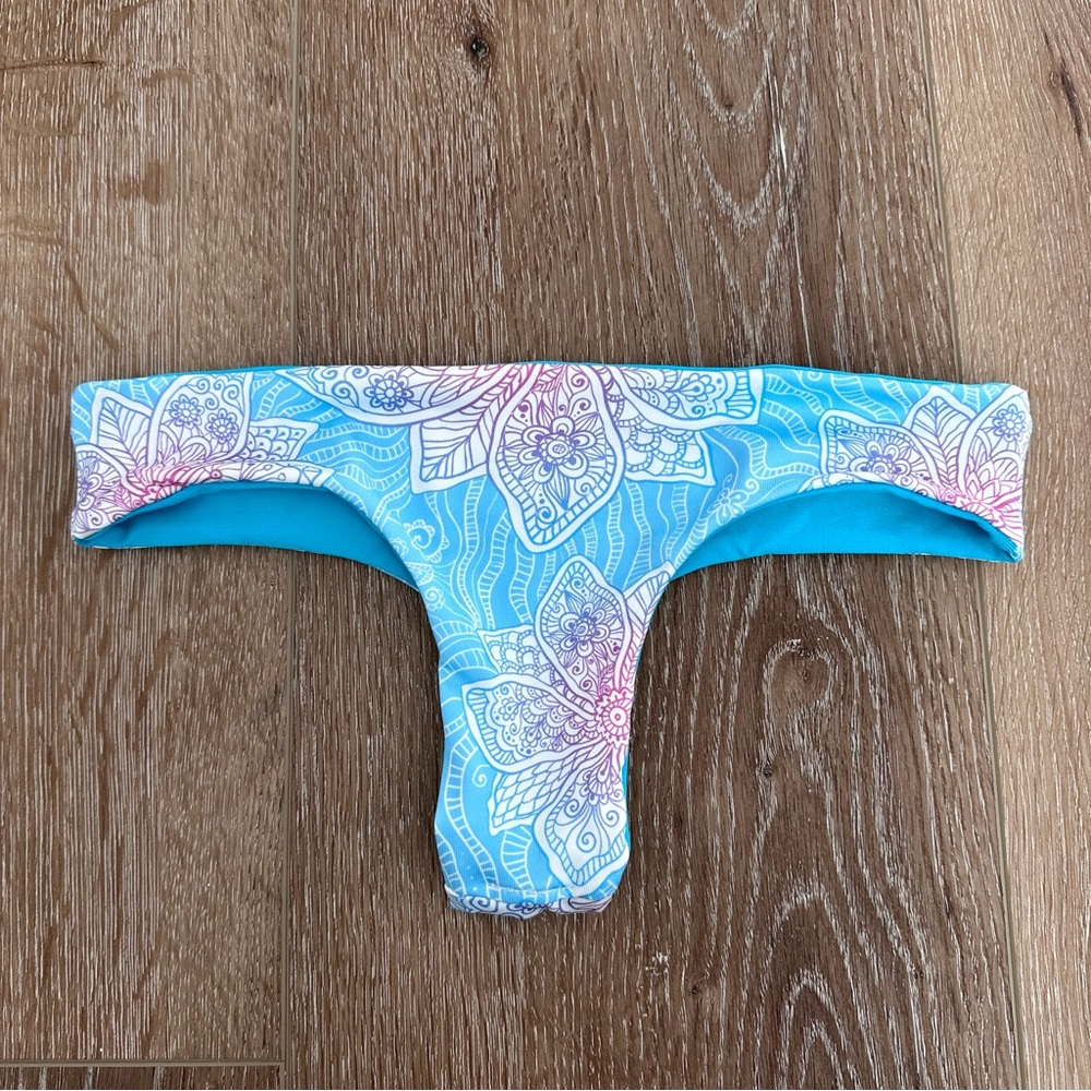Reversible thong bikini bottoms